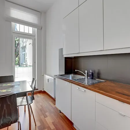 Dwór By Downtown Apartament *